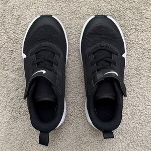 Kids Nike Omni Multi-Court Black and White Little Kids Size 13